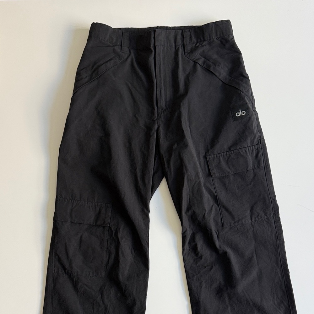 ALO The Edge Trouser - Adjustable strap inside waist band